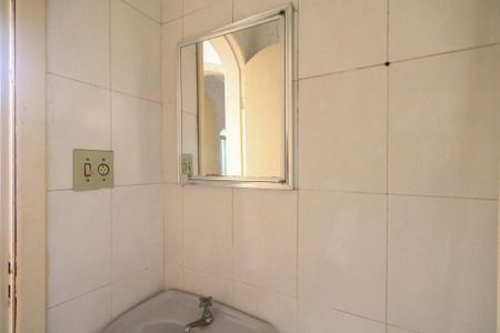 Casa à venda com 333m², 4 quartos e 4 vagas Casa à venda com 333m², 4 quartos e 4 vagasBanheiro de Serviço