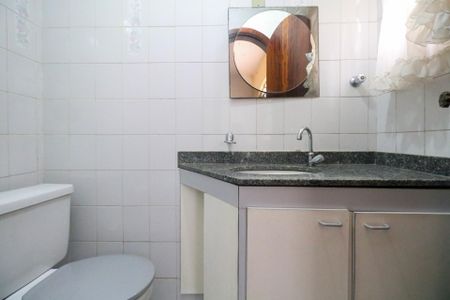 Casa à venda com 333m², 4 quartos e 4 vagas Casa à venda com 333m², 4 quartos e 4 vagasLavabo