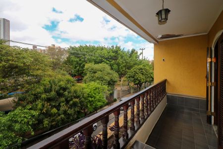 Casa à venda com 333m², 4 quartos e 4 vagas Casa à venda com 333m², 4 quartos e 4 vagasVaranda