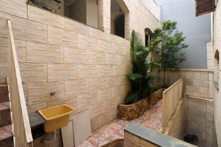 Casa à venda com 333m², 4 quartos e 4 vagas Casa à venda com 333m², 4 quartos e 4 vagasQuintal