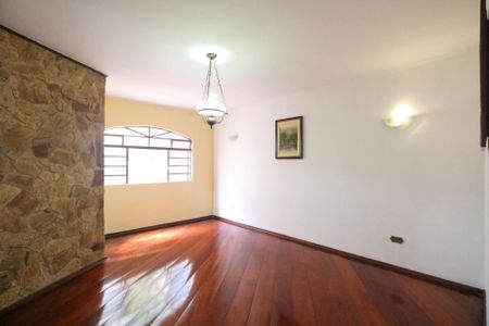 Casa à venda com 333m², 4 quartos e 4 vagas Casa à venda com 333m², 4 quartos e 4 vagasSala