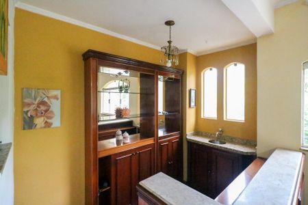 Casa à venda com 333m², 4 quartos e 4 vagas Casa à venda com 333m², 4 quartos e 4 vagasSala