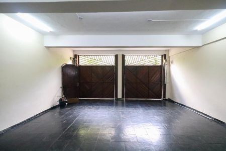 Casa à venda com 333m², 4 quartos e 4 vagas Casa à venda com 333m², 4 quartos e 4 vagasGaragem