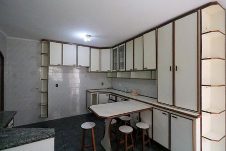 Casa à venda com 333m², 4 quartos e 4 vagas Casa à venda com 333m², 4 quartos e 4 vagasCozinha