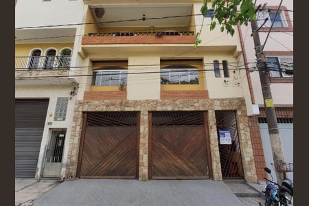 Casa à venda com 333m², 4 quartos e 4 vagas Casa à venda com 333m², 4 quartos e 4 vagasFachada