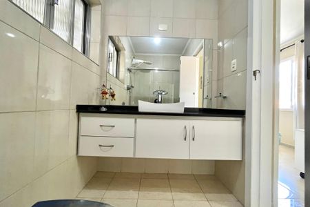 Casa à venda com 186m², 3 quartos e 2 vagas Casa à venda com 186m², 3 quartos e 2 vagasBanheiro Corredor