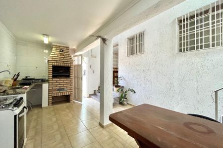 Casa à venda com 186m², 3 quartos e 2 vagas Casa à venda com 186m², 3 quartos e 2 vagasQuintal