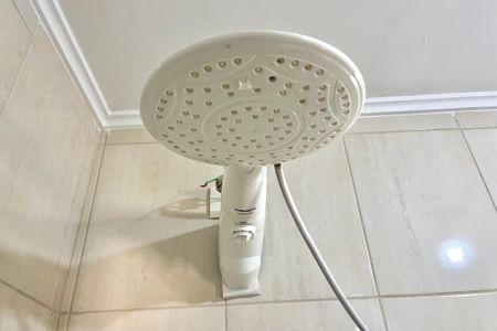 Casa à venda com 186m², 3 quartos e 2 vagas Casa à venda com 186m², 3 quartos e 2 vagasBanheiro Corredor