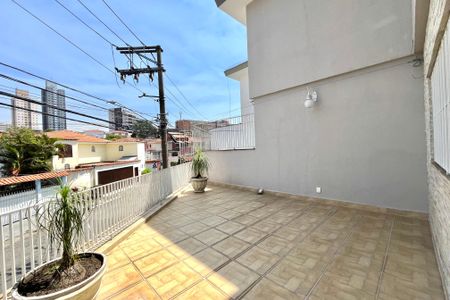 Casa à venda com 186m², 3 quartos e 2 vagas Casa à venda com 186m², 3 quartos e 2 vagasVaranda