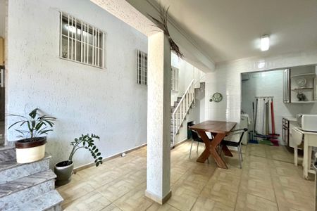 Casa à venda com 186m², 3 quartos e 2 vagas Casa à venda com 186m², 3 quartos e 2 vagasQuintal
