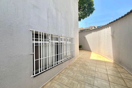 Casa à venda com 186m², 3 quartos e 2 vagas Casa à venda com 186m², 3 quartos e 2 vagasQuintal