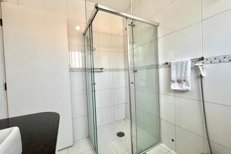 Casa à venda com 186m², 3 quartos e 2 vagas Casa à venda com 186m², 3 quartos e 2 vagasBanheiro da Suíte