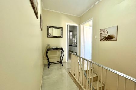Casa à venda com 186m², 3 quartos e 2 vagas Casa à venda com 186m², 3 quartos e 2 vagasCorredor