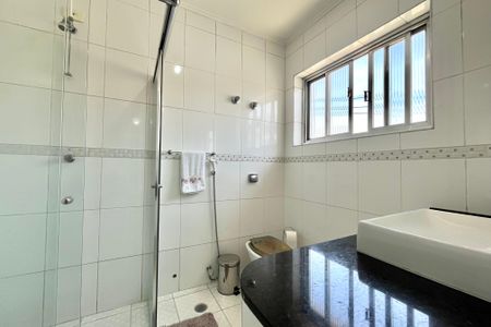 Casa à venda com 186m², 3 quartos e 2 vagas Casa à venda com 186m², 3 quartos e 2 vagasBanheiro da Suíte