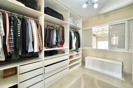 Casa à venda com 186m², 3 quartos e 2 vagas Casa à venda com 186m², 3 quartos e 2 vagasCloset da Suíte