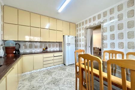 Casa à venda com 186m², 3 quartos e 2 vagas Casa à venda com 186m², 3 quartos e 2 vagasCozinha