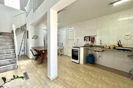 Casa à venda com 186m², 3 quartos e 2 vagas Casa à venda com 186m², 3 quartos e 2 vagasQuintal