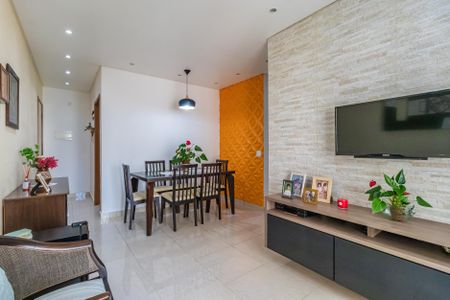 Sala de apartamento à venda com 2 quartos, 61m² em Jardim Tupanci, Barueri