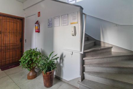 Apartamento para alugar com 60m², 2 quartos e sem vagaEscadas