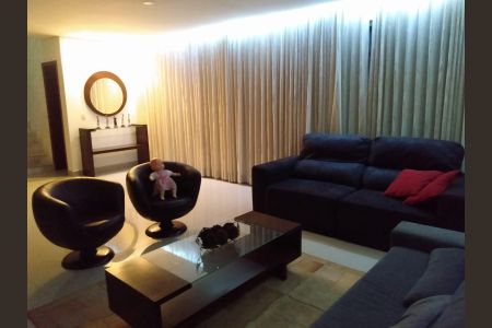 Casa de condomínio à venda com 350m², 5 quartos e 2 vagasSala