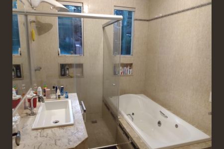 Casa de condomínio à venda com 350m², 5 quartos e 2 vagasBanheiro