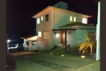Casa de condomínio à venda com 350m², 5 quartos e 2 vagasVista