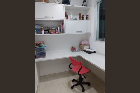 Casa de condomínio à venda com 350m², 5 quartos e 2 vagasEscritório