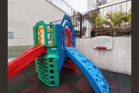 Apartamento para alugar com 105m², 3 quartos e 1 vaga Apartamento para alugar com 105m², 3 quartos e 1 vagaÁrea comum - Playground