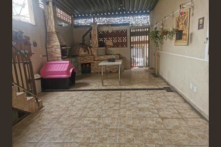 Casa à venda com 164m², 2 quartos e 4 vagas Casa à venda com 164m², 2 quartos e 4 vagasQuintal