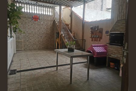 Casa à venda com 164m², 2 quartos e 4 vagas Casa à venda com 164m², 2 quartos e 4 vagasQuintal