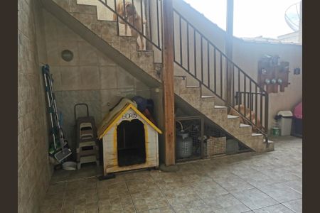 Casa à venda com 164m², 2 quartos e 4 vagas Casa à venda com 164m², 2 quartos e 4 vagasQuintal