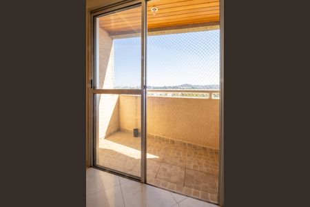 Sacada de apartamento à venda com 3 quartos, 75m² em Quitaúna, Osasco