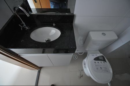 Banheiro Social de apartamento para alugar com 1 quarto, 30m² em Parque Ramos Freitas, São Paulo