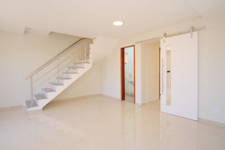 Sala de casa de condomínio à venda com 3 quartos, 100m² em Vila Carrão, São Paulo