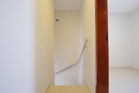 Casa de condomínio à venda com 100m², 3 quartos e 3 vagasEscada