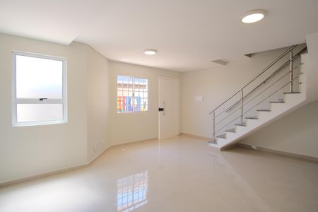 Sala de casa de condomínio à venda com 3 quartos, 100m² em Vila Carrão, São Paulo