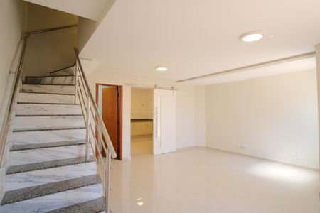 Sala de casa de condomínio à venda com 3 quartos, 100m² em Vila Carrão, São Paulo