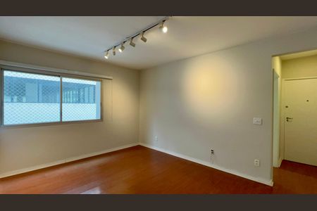 Sala de apartamento para alugar com 2 quartos, 67m² em Cerqueira César, São Paulo
