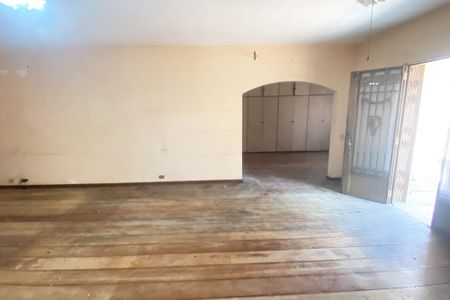 Casa à venda com 360m², 4 quartos e 6 vagasSala 1