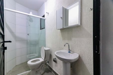 Banheiro de kitnet/studio para alugar com 1 quarto, 23m² em Jardim Ester, São Paulo