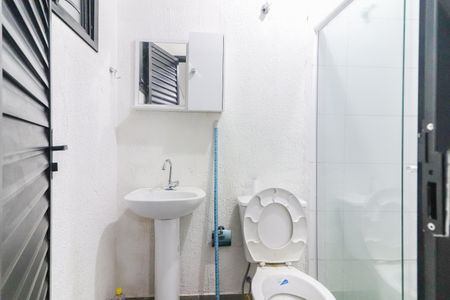 Banheiro de apartamento para alugar com 1 quarto, 24m² em Jardim Ester, São Paulo
