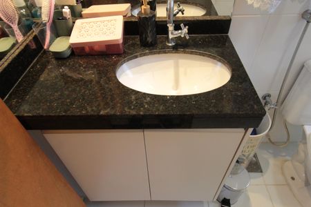 Apartamento à venda com 74m², 2 quartos e 2 vagasBanheiro Social