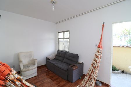 Casa à venda com 140m², 2 quartos e 1 vagaSala