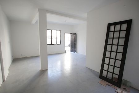 Casa à venda com 144m², 4 quartos e 1 vagaSala