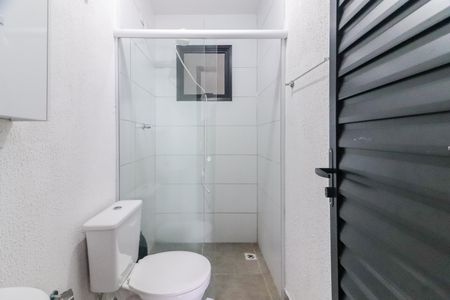 Banheiro de kitnet/studio para alugar com 1 quarto, 24m² em Jardim Ester, São Paulo