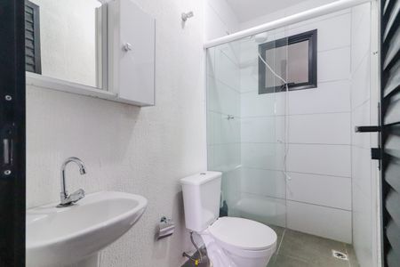Banheiro de kitnet/studio para alugar com 1 quarto, 22m² em Jardim Ester, São Paulo
