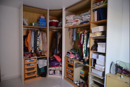 Casa à venda com 270m², 2 quartos e 3 vagasQuarto Suíte