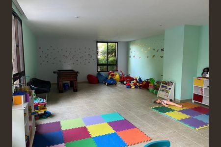 Apartamento à venda com 128m², 4 quartos e 2 vagas Apartamento à venda com 128m², 4 quartos e 2 vagasSalão de jogos