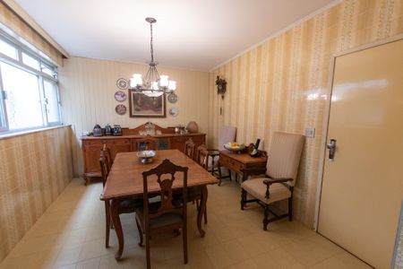 Casa à venda com 259m², 3 quartos e 3 vagas Casa à venda com 259m², 3 quartos e 3 vagasCopa