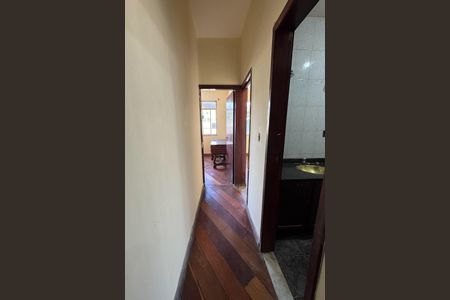 Corredor de casa para alugar com 3 quartos, 300m² em Vila Sao Sebastiao, Duque de Caxias